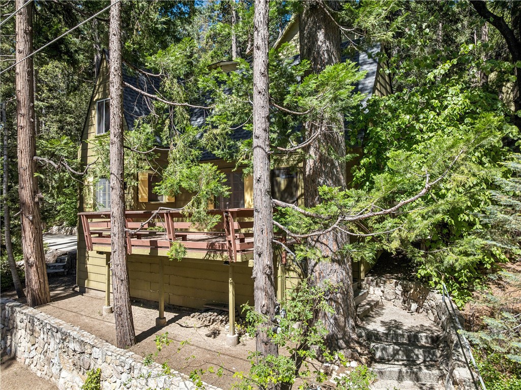 404 Hillside Road Lake Arrowhead, CA 92352 - Photo 22 of 30