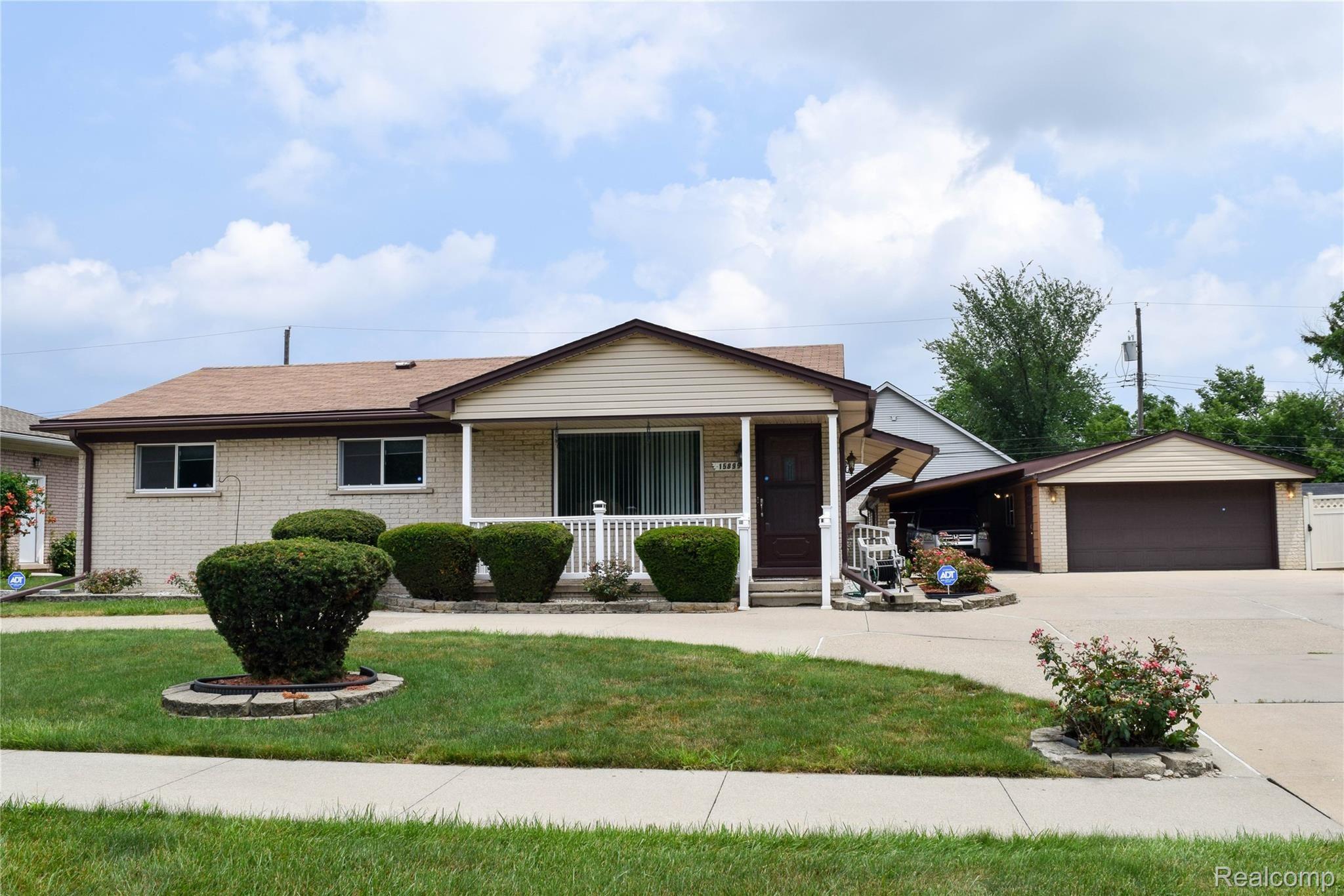 15899 Allen Road Southgate, MI 48195 - Photo 48 of 50 DSC_0004 (11).jpg