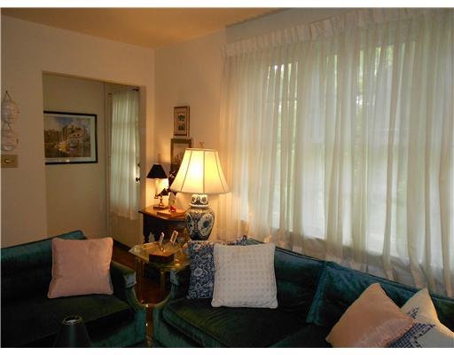 514 Bigham Road Pittsburgh, PA 15211 - Photo 2 of 10 Living Room.