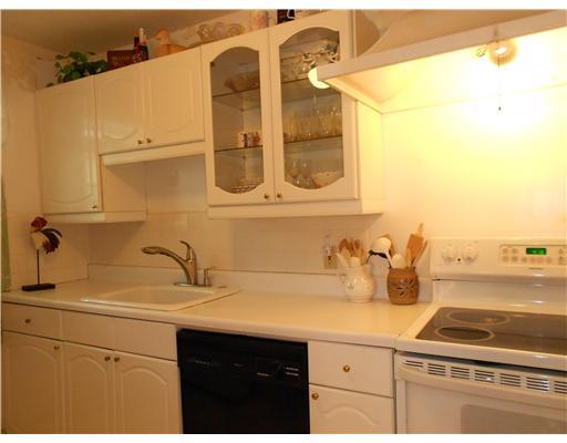 514 Bigham Road Pittsburgh, PA 15211 - Photo 4 of 10 Kitchen.