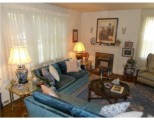 514 Bigham Road Pittsburgh, PA 15211 - Photo 5 of 10 Living Room.