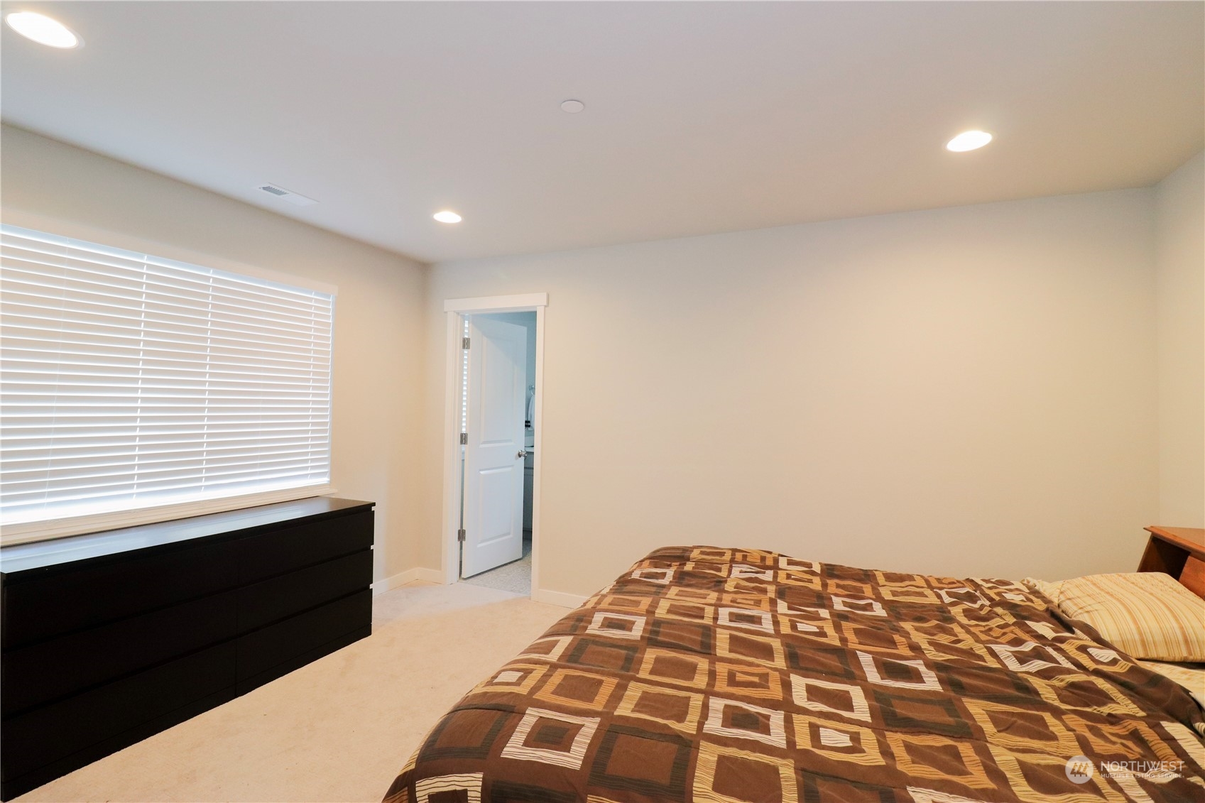 1032 Magnuson Way Bremerton, WA 98310 - Photo 10 of 18 Gallery Image 10