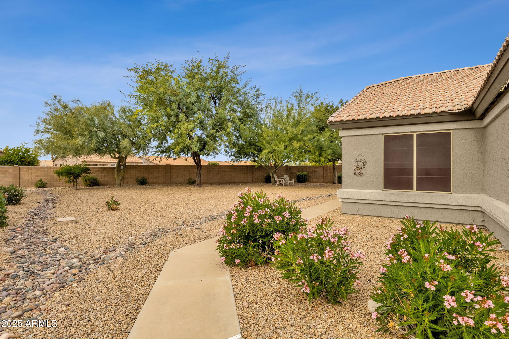 10408 West Burnett Road Peoria, AZ 85382 - Photo 4 of 30 a backyard of a house with lots of green space