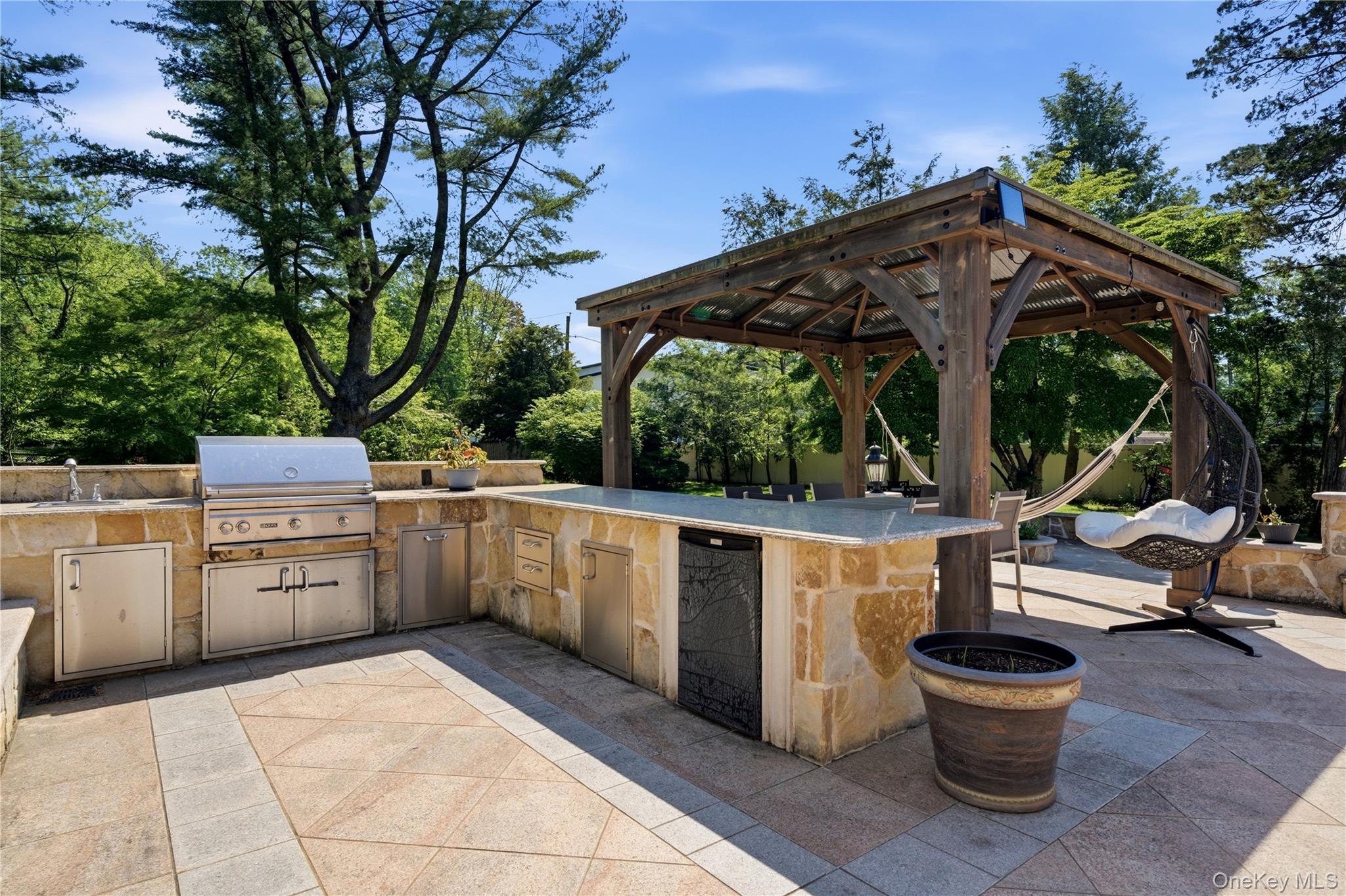 199 Cold Spring Road Syosset, NY 11791 - Photo 33 of 48