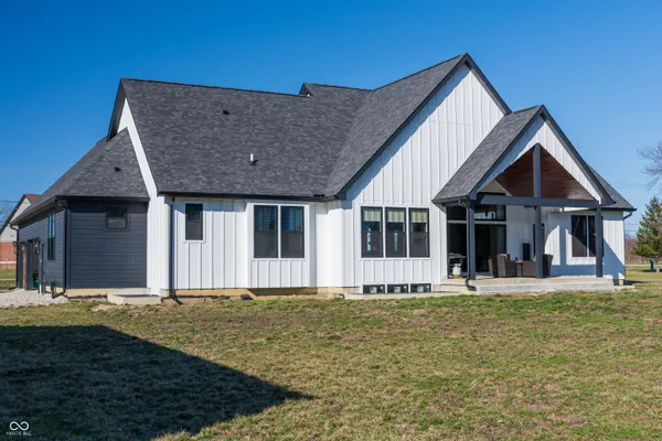 $750,000 | 6661 West 100 North, Greenfield, IN 46140