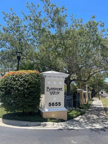 a sign that is sitting on a side of a road