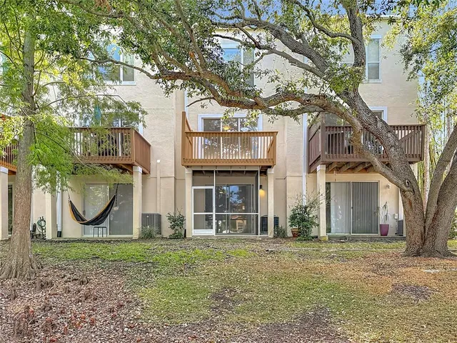 $469,000 | 3133 Bayshore Oaks Drive, Tampa, FL 33611