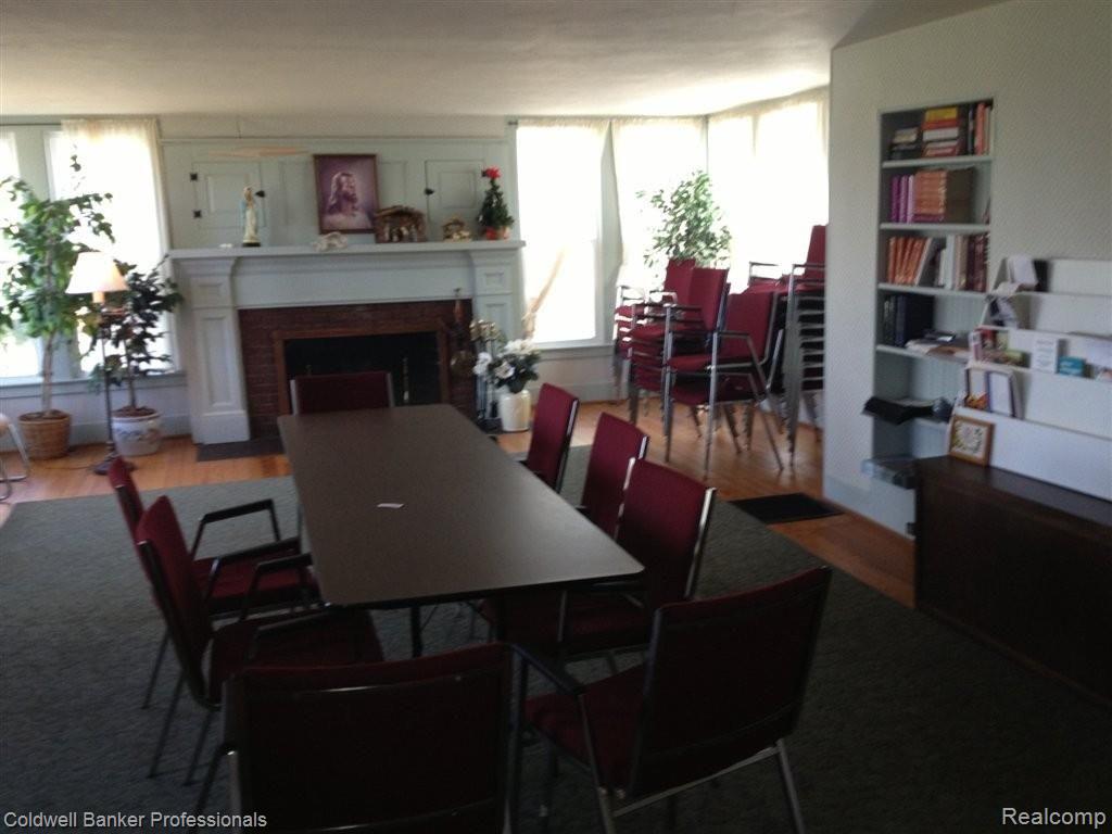 778 East Square Lake Road Bloomfield Hills, MI 48304 - Photo 5 of 20 familyroom.JPG