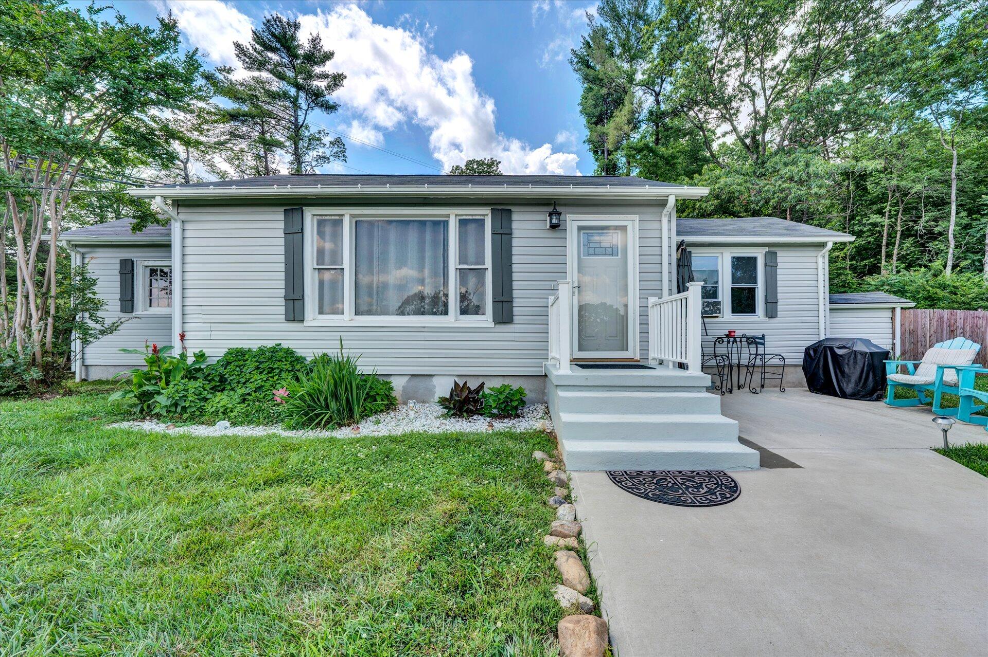 1344 Skyview Road Salem, VA 24153 - Photo 2 of 23 a view of a house with a yard and plants