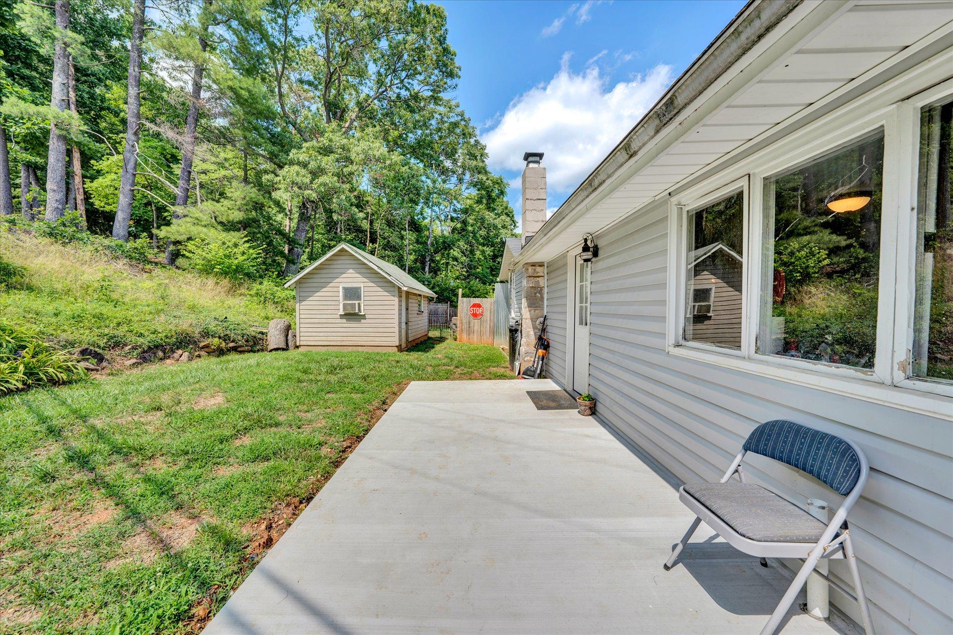1344 Skyview Road Salem, VA 24153 - Photo 20 of 23 a front view of a house with garden