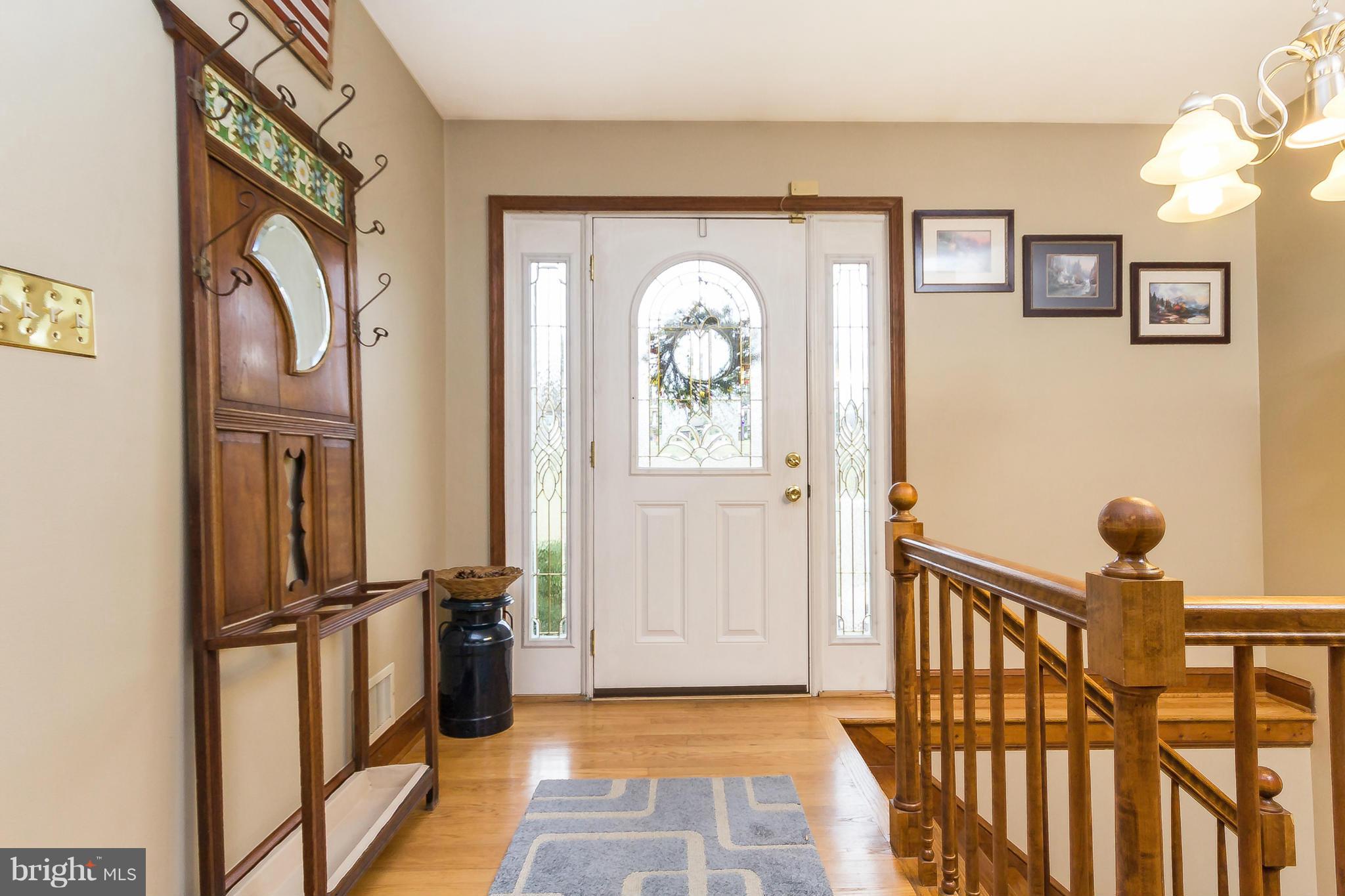 24304 Hanson Road Gaithersburg, MD 20882 - Photo 2 of 17 Entryway