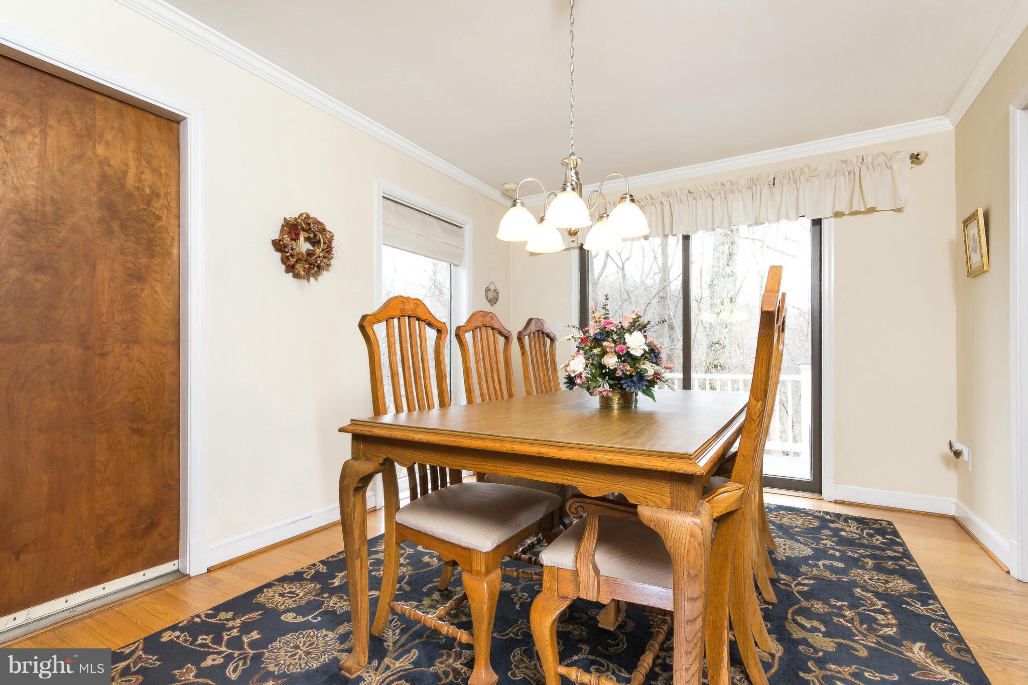 24304 Hanson Road Gaithersburg, MD 20882 - Photo 4 of 17 Dining Room