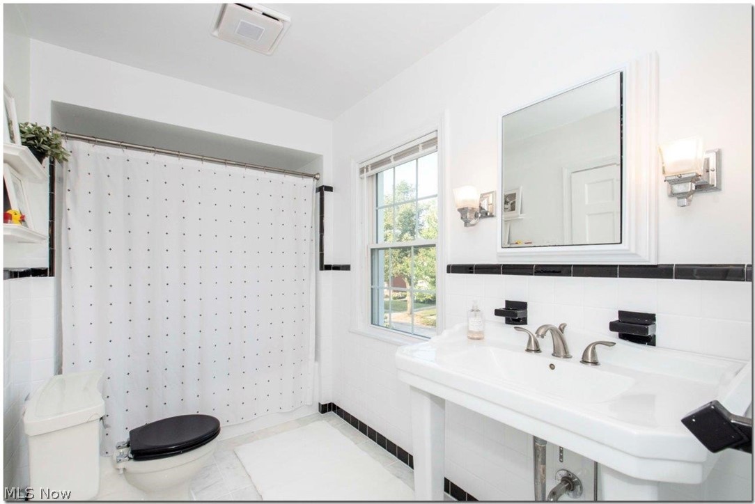 2465 Channing Road Cleveland, OH 44118 - Photo 22 of 34 Updated Full Bathroom with New Marble Floors in 2019