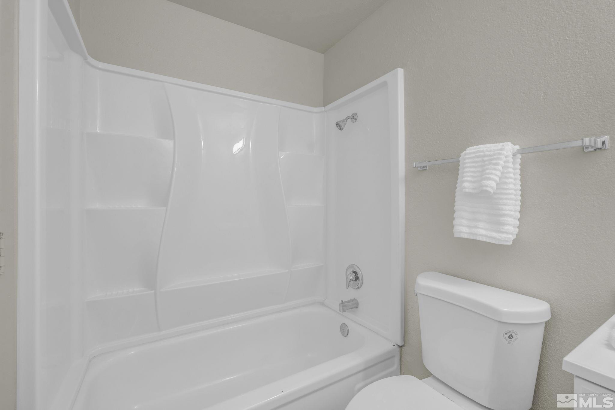 13 Condor Circle Carson City, NV 89701 - Photo 19 of 33 a bathroom with a bathtub and a toilet