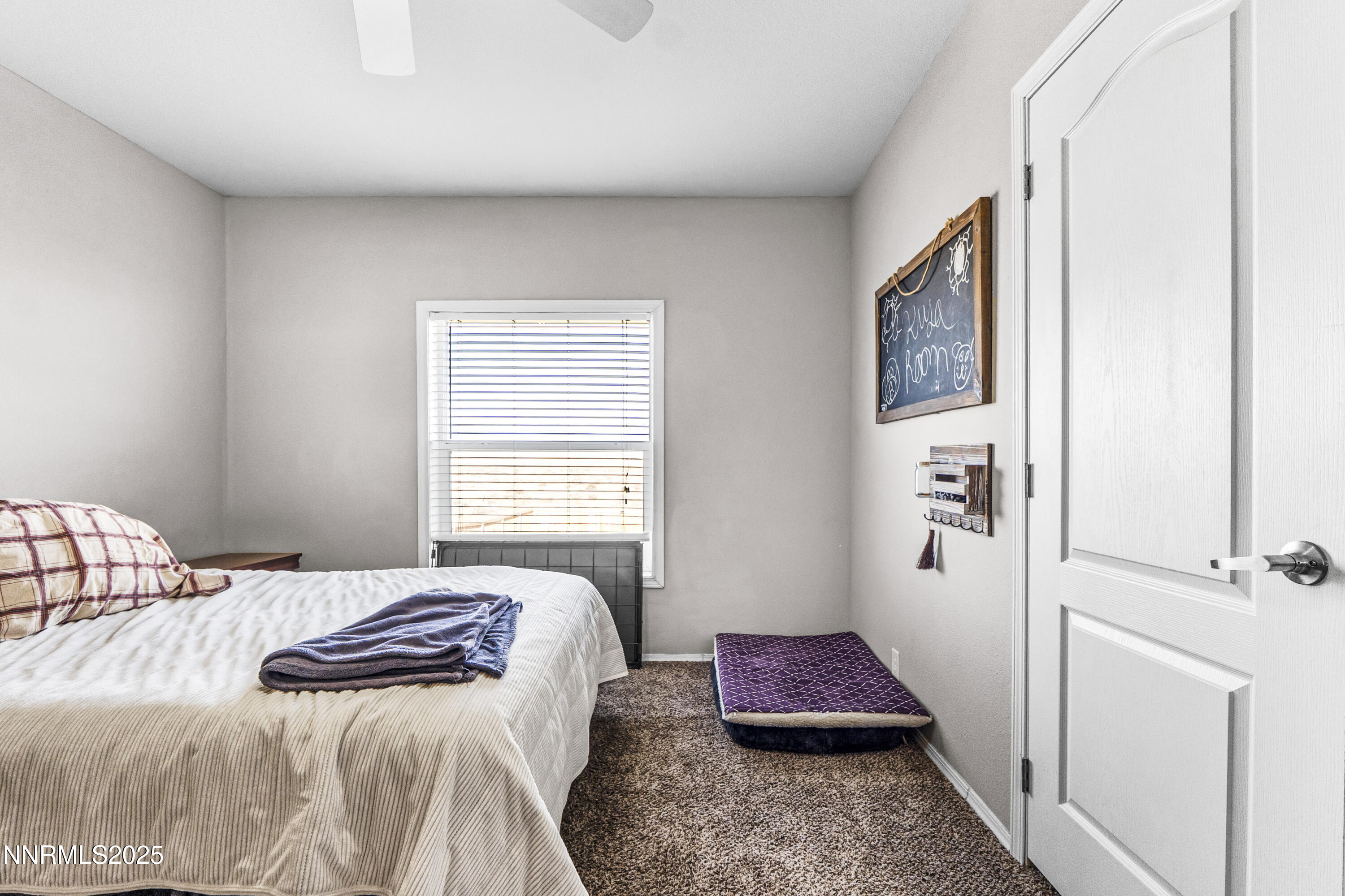 6745 Country Road Winnemucca, NV 89445 - Photo 19 of 50 a bedroom with a bed and a rug