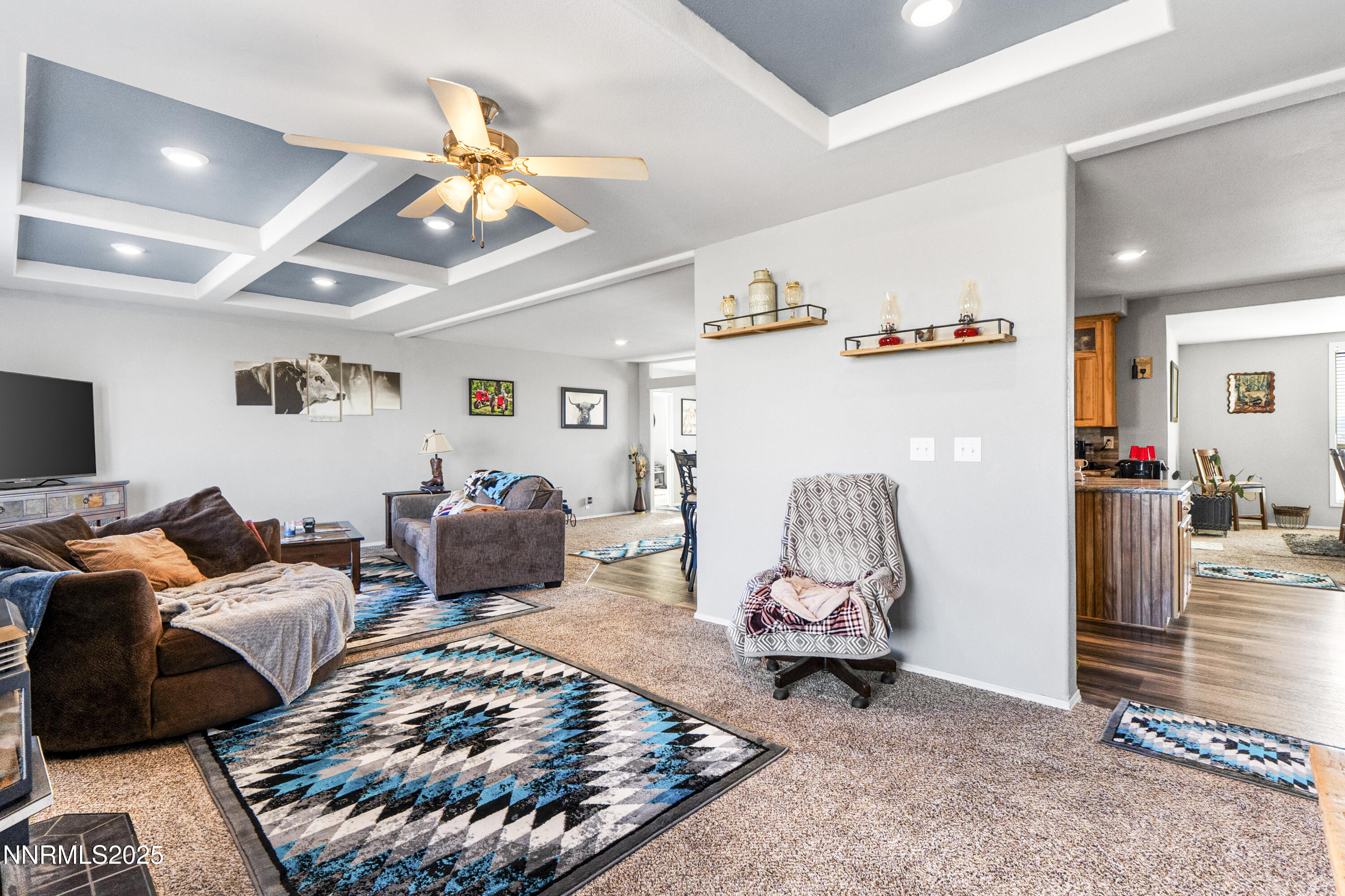 6745 Country Road Winnemucca, NV 89445 - Photo 29 of 50 a living room with furniture and a flat screen tv