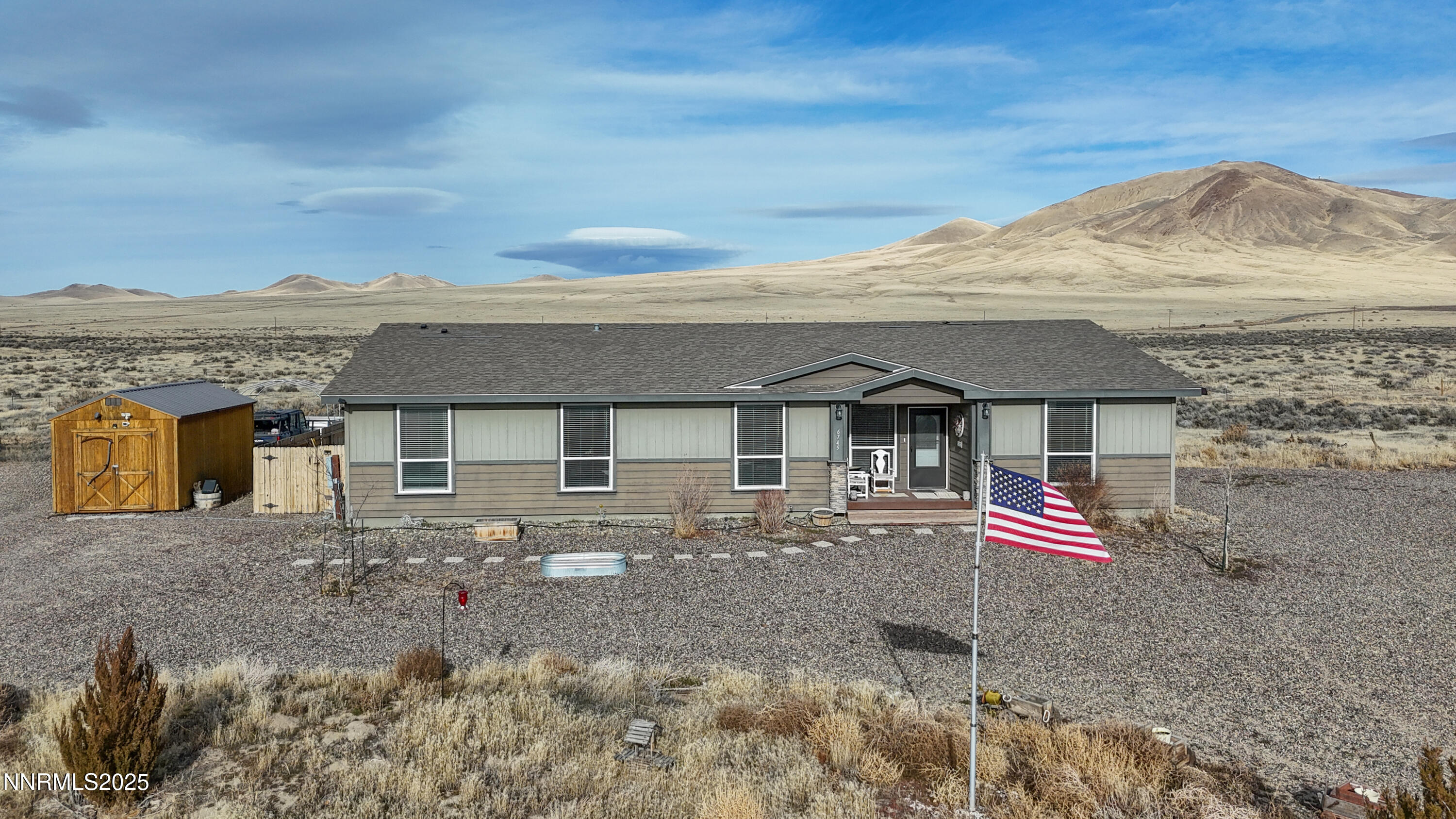6745 Country Road Winnemucca, NV 89445 - Photo 3 of 50 a front view of a house with a yard