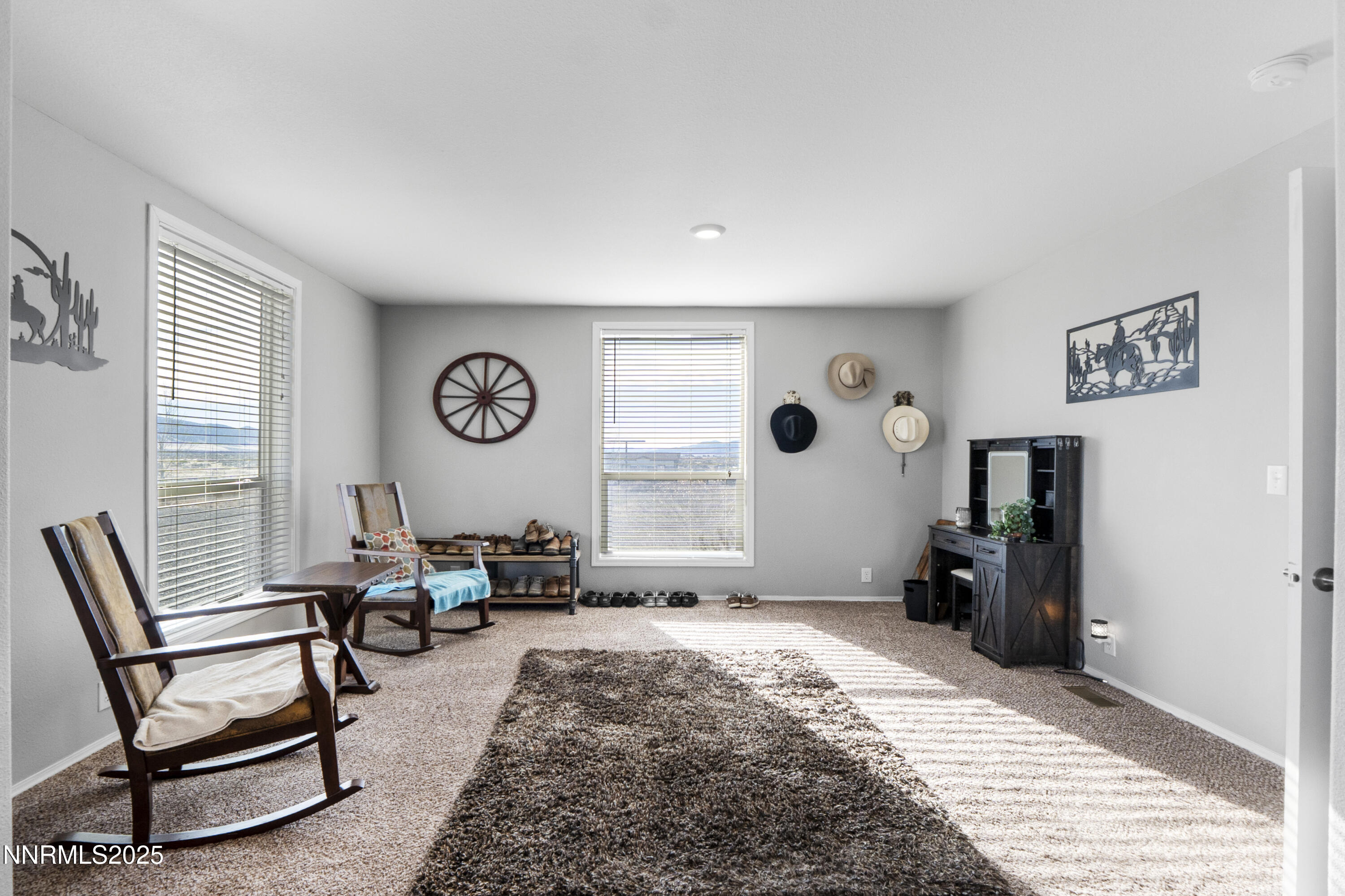 6745 Country Road Winnemucca, NV 89445 - Photo 39 of 50 a living room with furniture and a window
