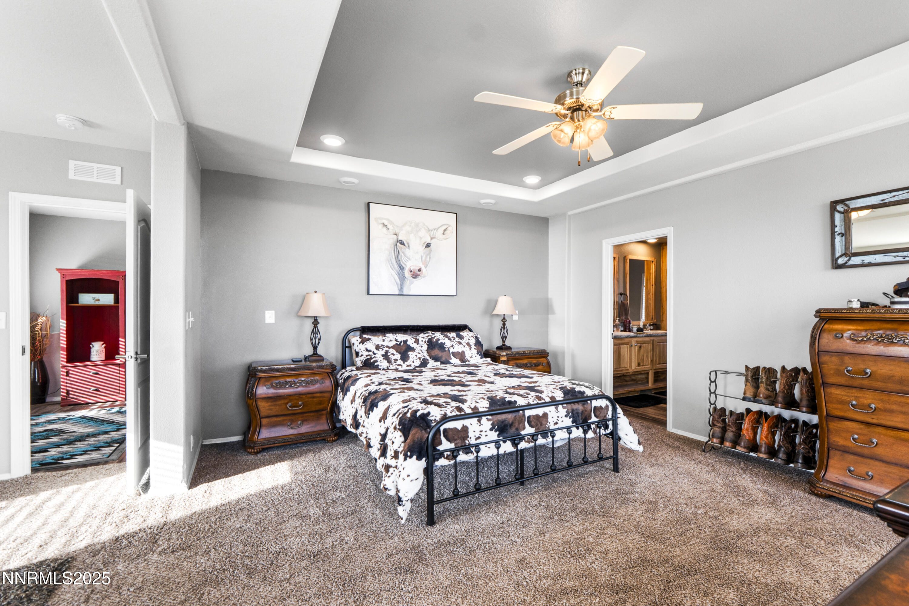 6745 Country Road Winnemucca, NV 89445 - Photo 40 of 50 a bedroom with bed and a chandelier