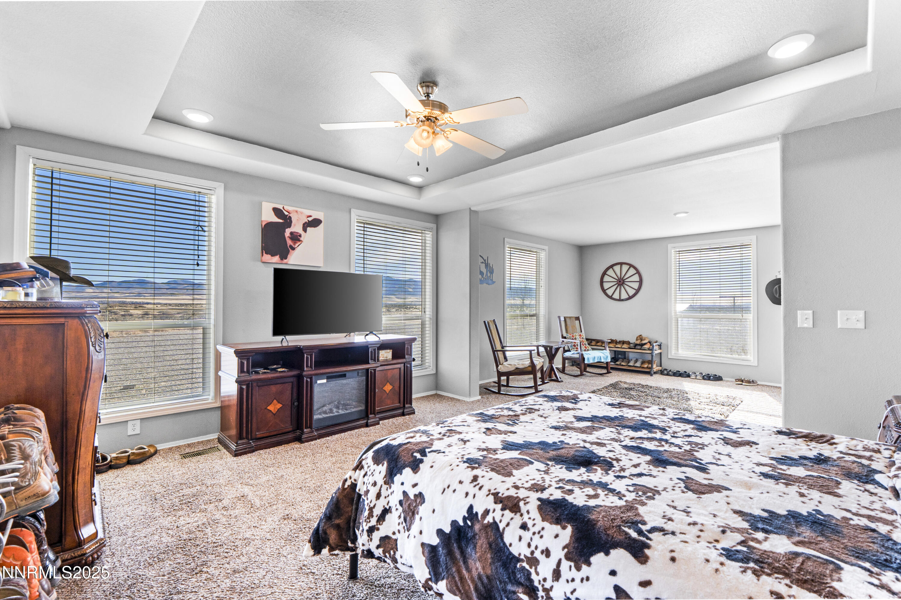 6745 Country Road Winnemucca, NV 89445 - Photo 43 of 50 a bedroom with a bed and a flat screen tv