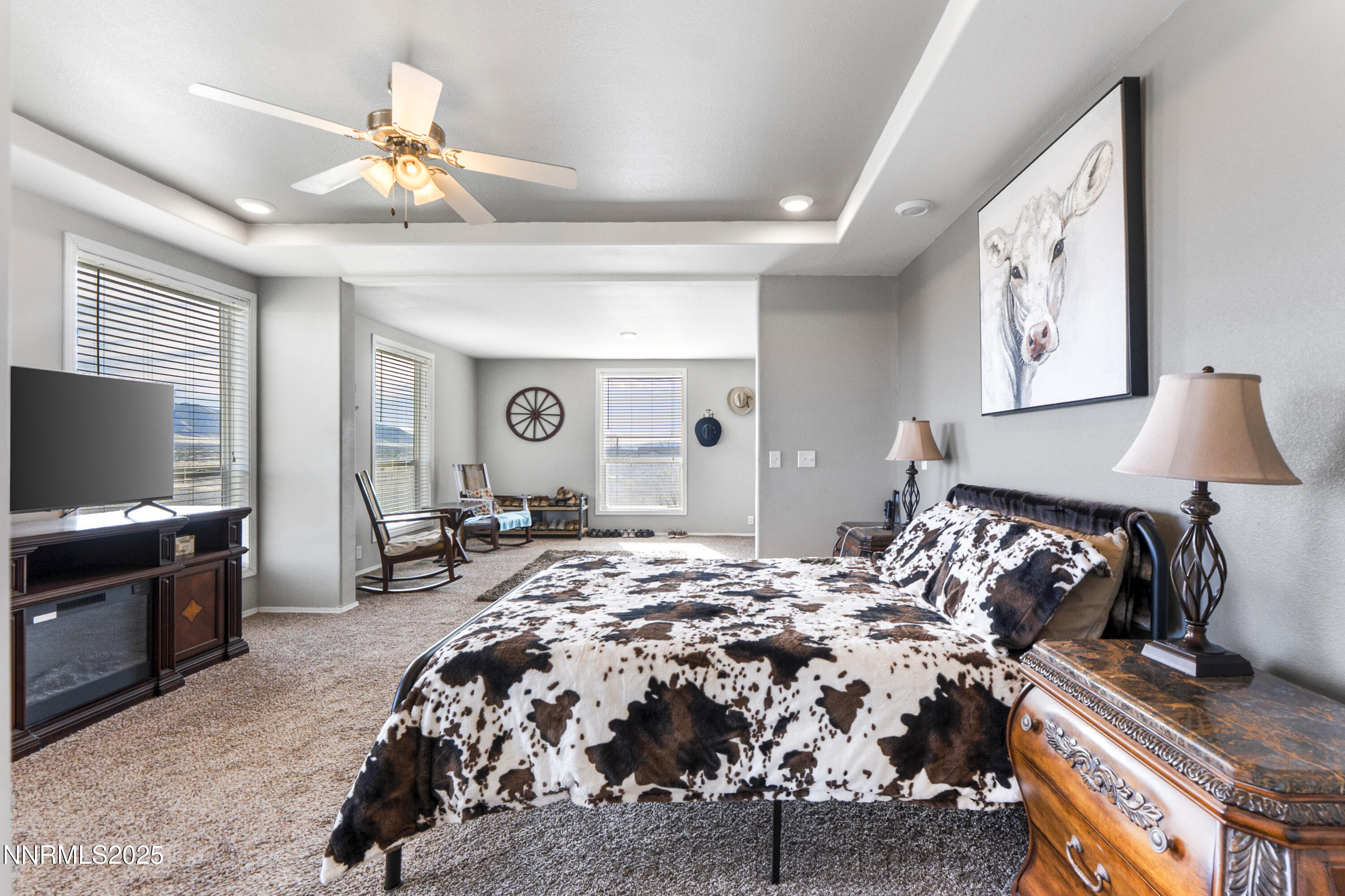 6745 Country Road Winnemucca, NV 89445 - Photo 44 of 50 a bedroom with bed and flat screen tv