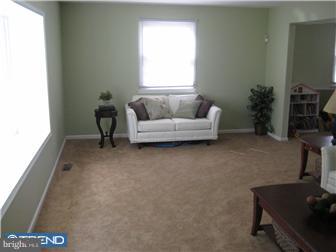 1952 King Arthur Road Philadelphia, PA 19116 - Photo 2 of 9 Living Room