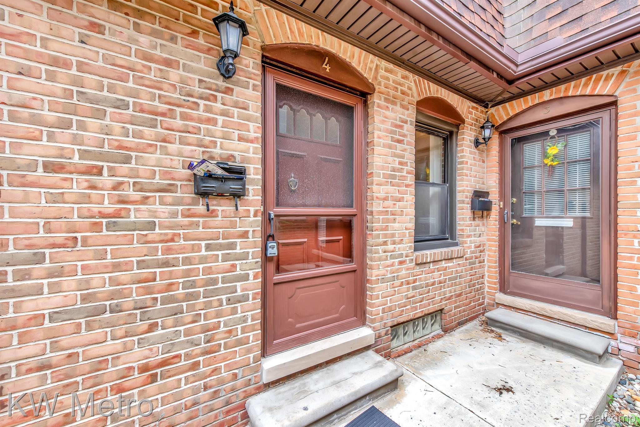 5095 Crooks Road, Unit 4 Royal Oak, MI 48073 - Photo 3 of 26 Gallery Image 3