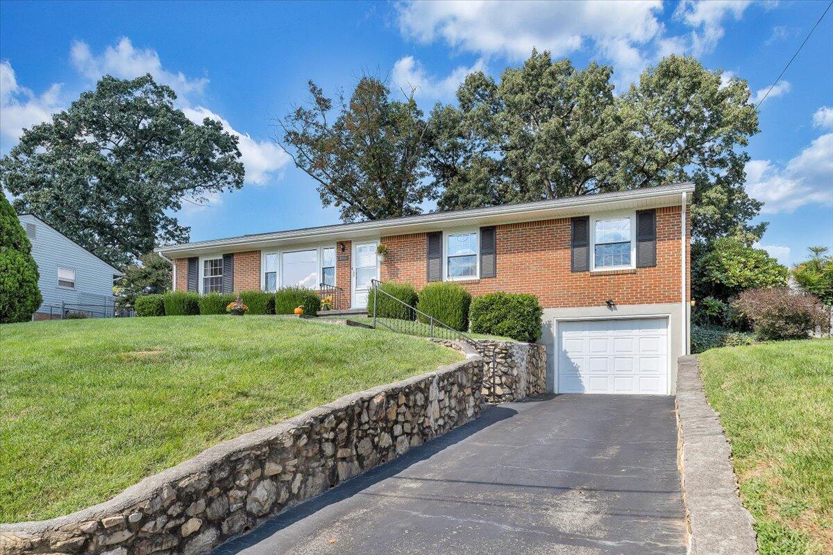 3501 Greencliff Road Roanoke, VA 24018 - Photo 2 of 36 01-MIB08182