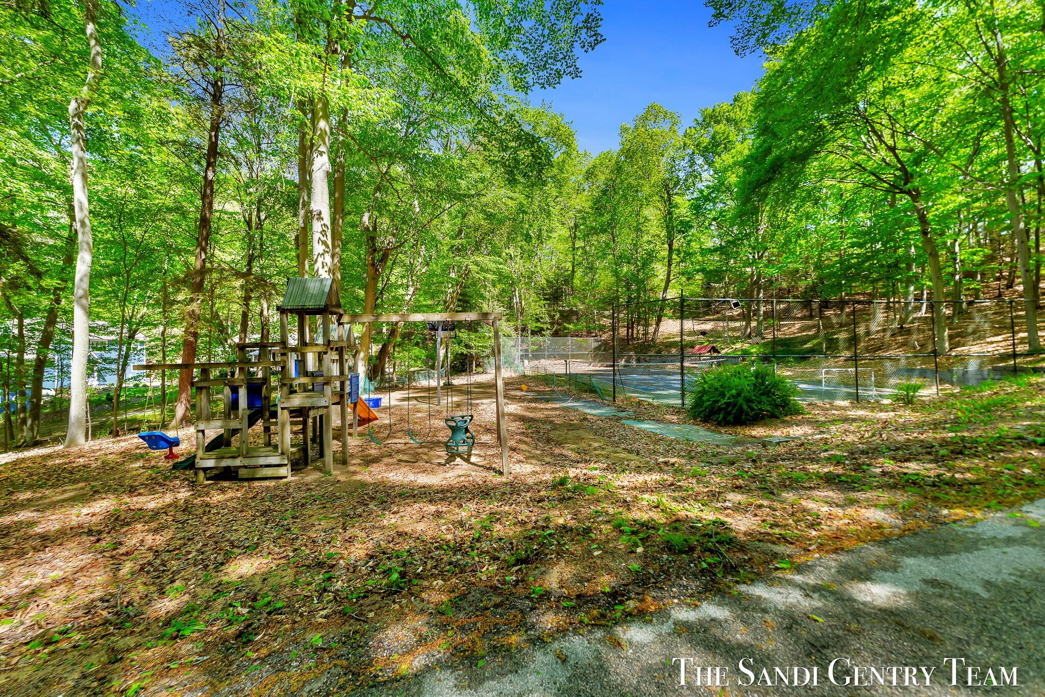 18111 Ridge Drive Grand Haven, MI 49417 - Photo 17 of 24 06-AIV00004