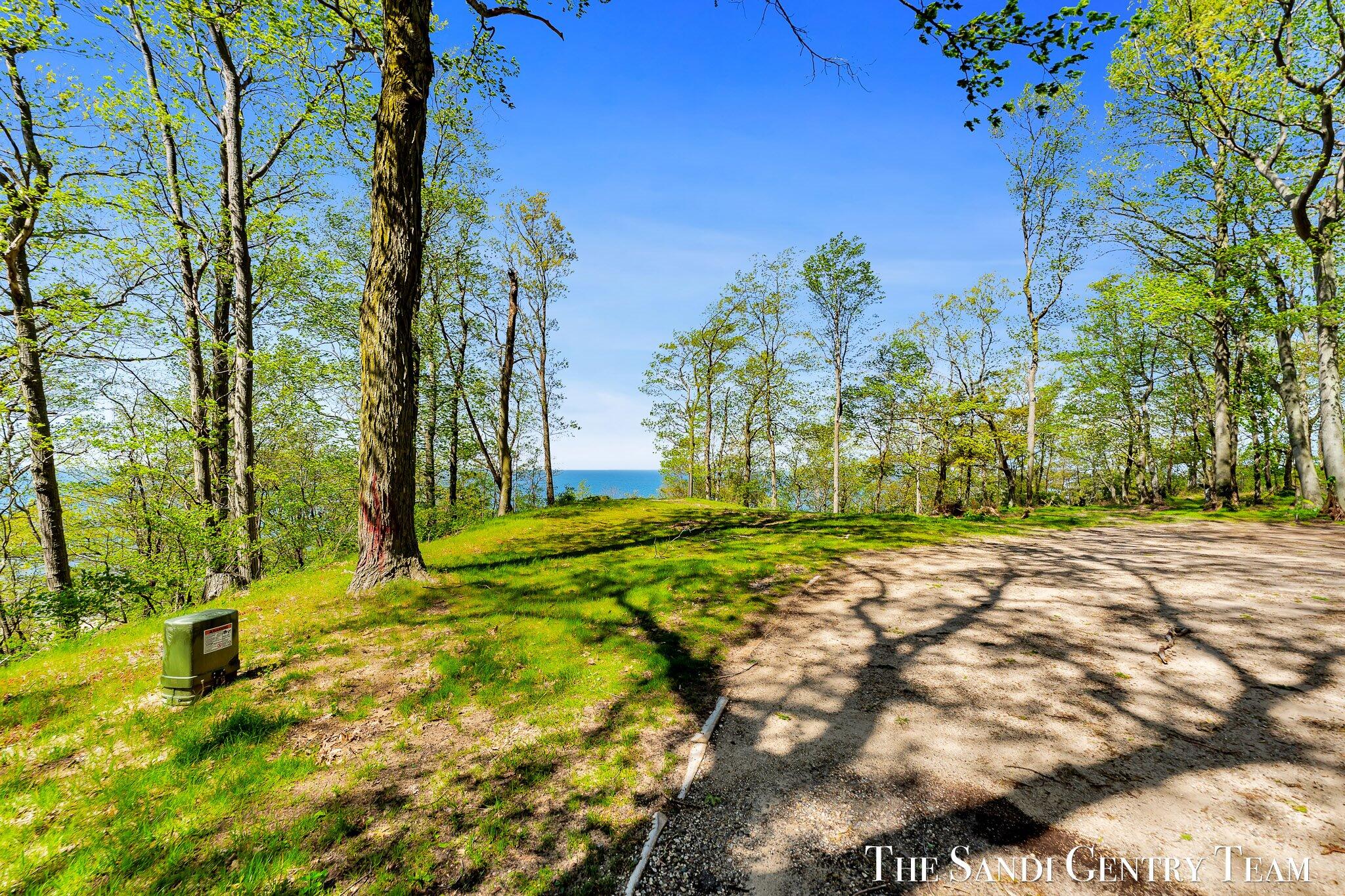 18111 Ridge Drive Grand Haven, MI 49417 - Photo 4 of 24 09-AIV00055