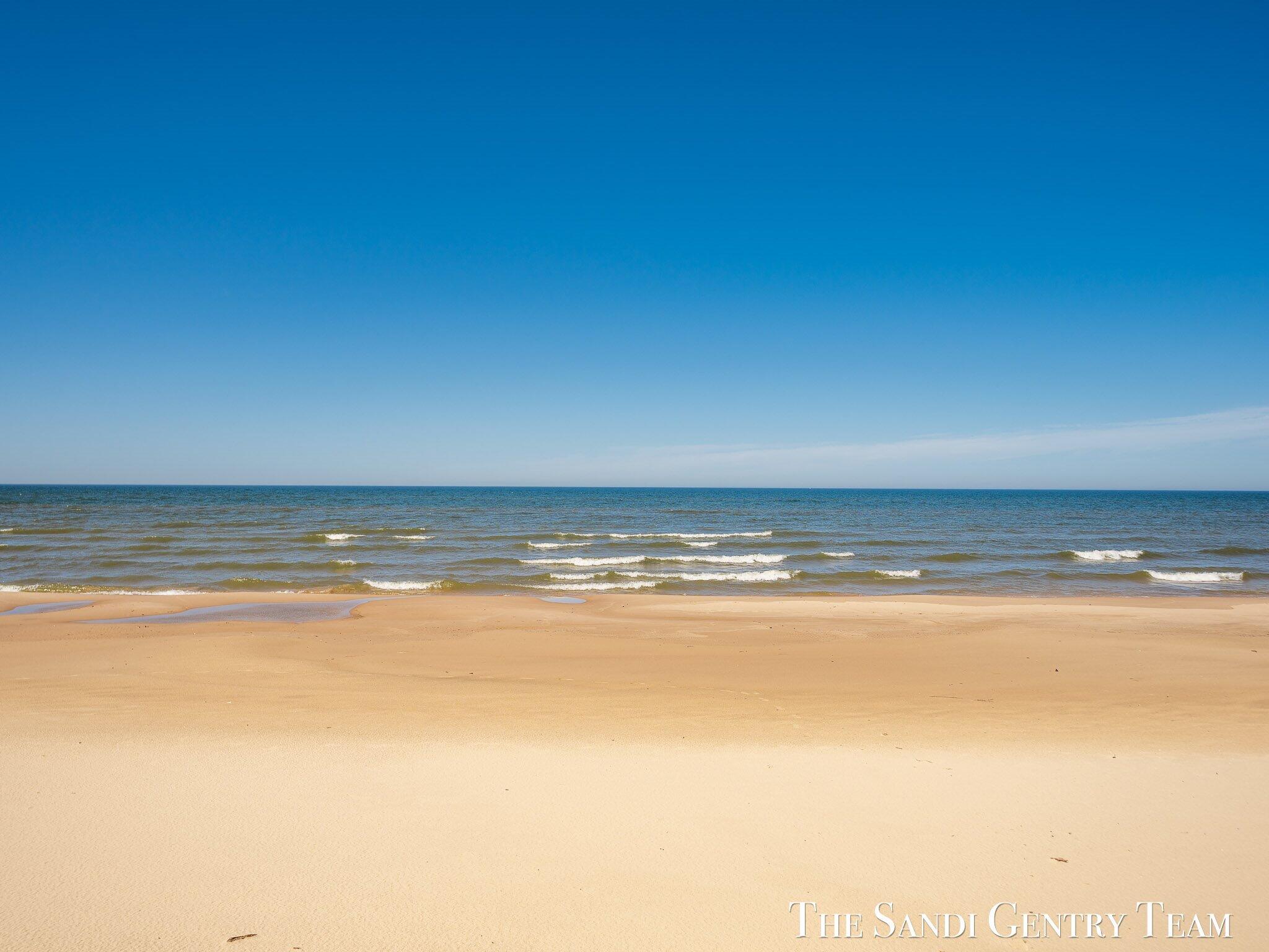 18111 Ridge Drive Grand Haven, MI 49417 - Photo 6 of 24 01-AIV00031