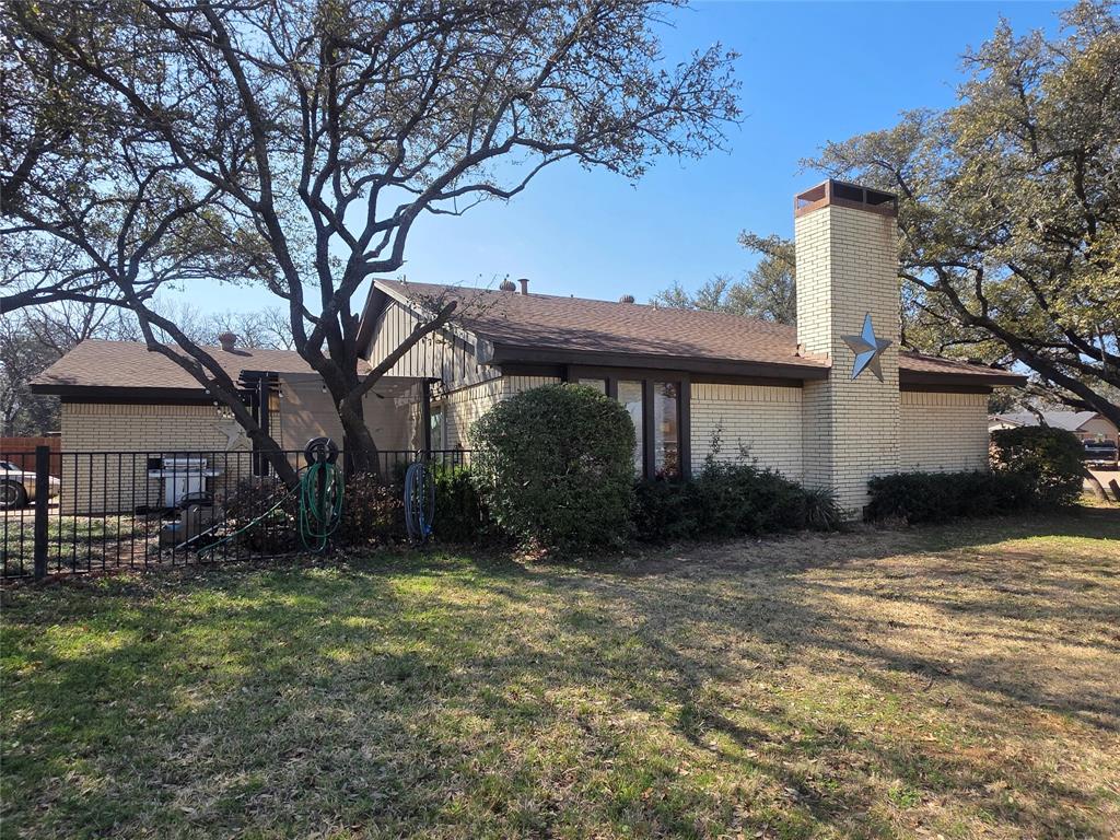 1301 Cliff Drive Graham, TX 76450 - Photo 5 of 38 a view of a house with a yard