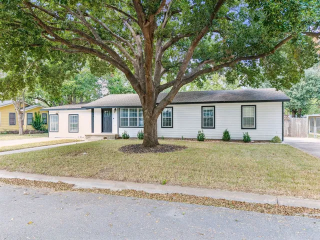 $349,500 | 908 Kent Street, Taylor, TX 76574