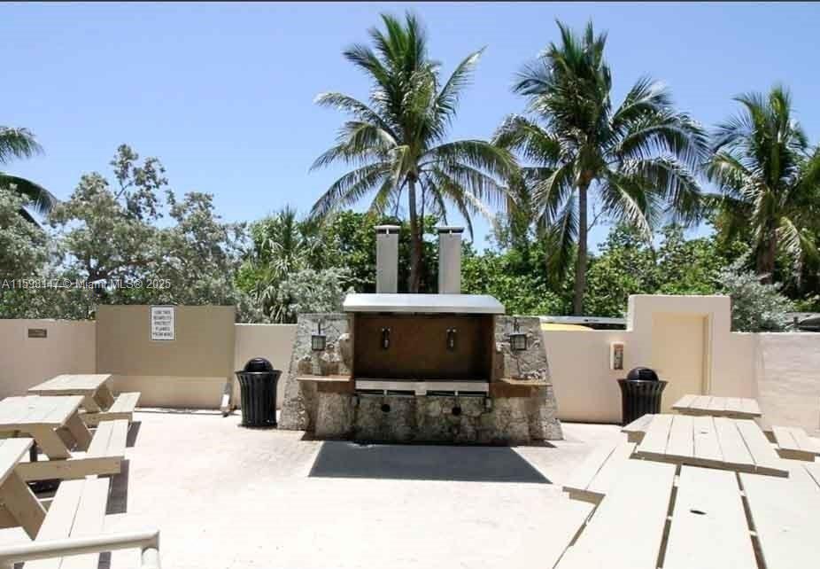 1121 Crandon Boulevard, Unit D604 Key Biscayne, FL 33149 - Photo 25 of 31 a view of a house with a patio