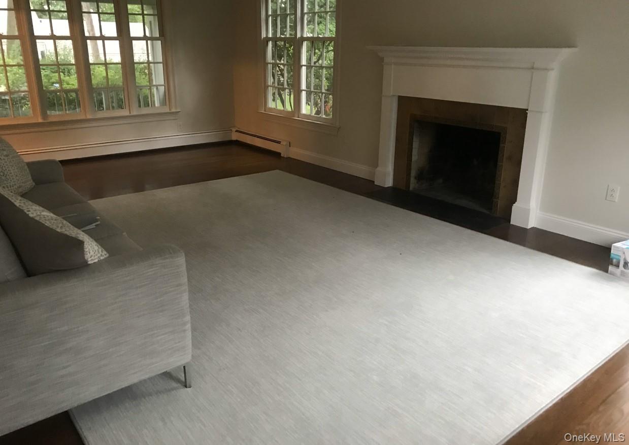 21 Westbank Road Rye, NY 10580 - Photo 12 of 32 an empty room with windows