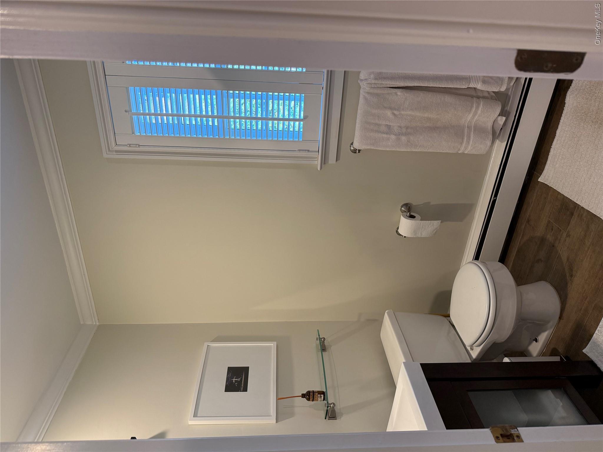 21 Westbank Road Rye, NY 10580 - Photo 21 of 32 a bathroom with a toilet a sink and mirror