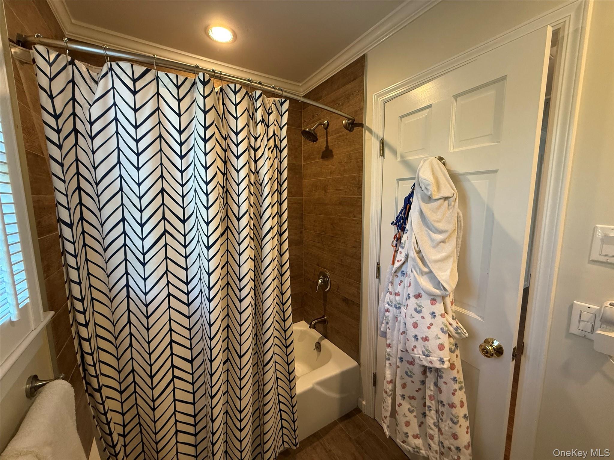 21 Westbank Road Rye, NY 10580 - Photo 22 of 32 a bathroom with a shower curtain and a shower curtain