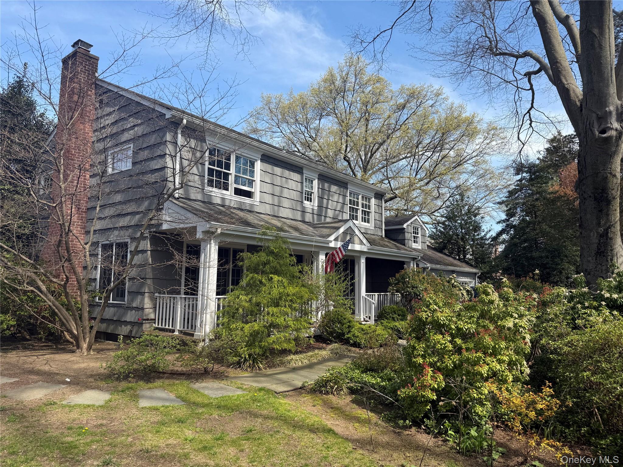 21 Westbank Road Rye, NY 10580 - Photo 25 of 32 a front view of a house with a yard