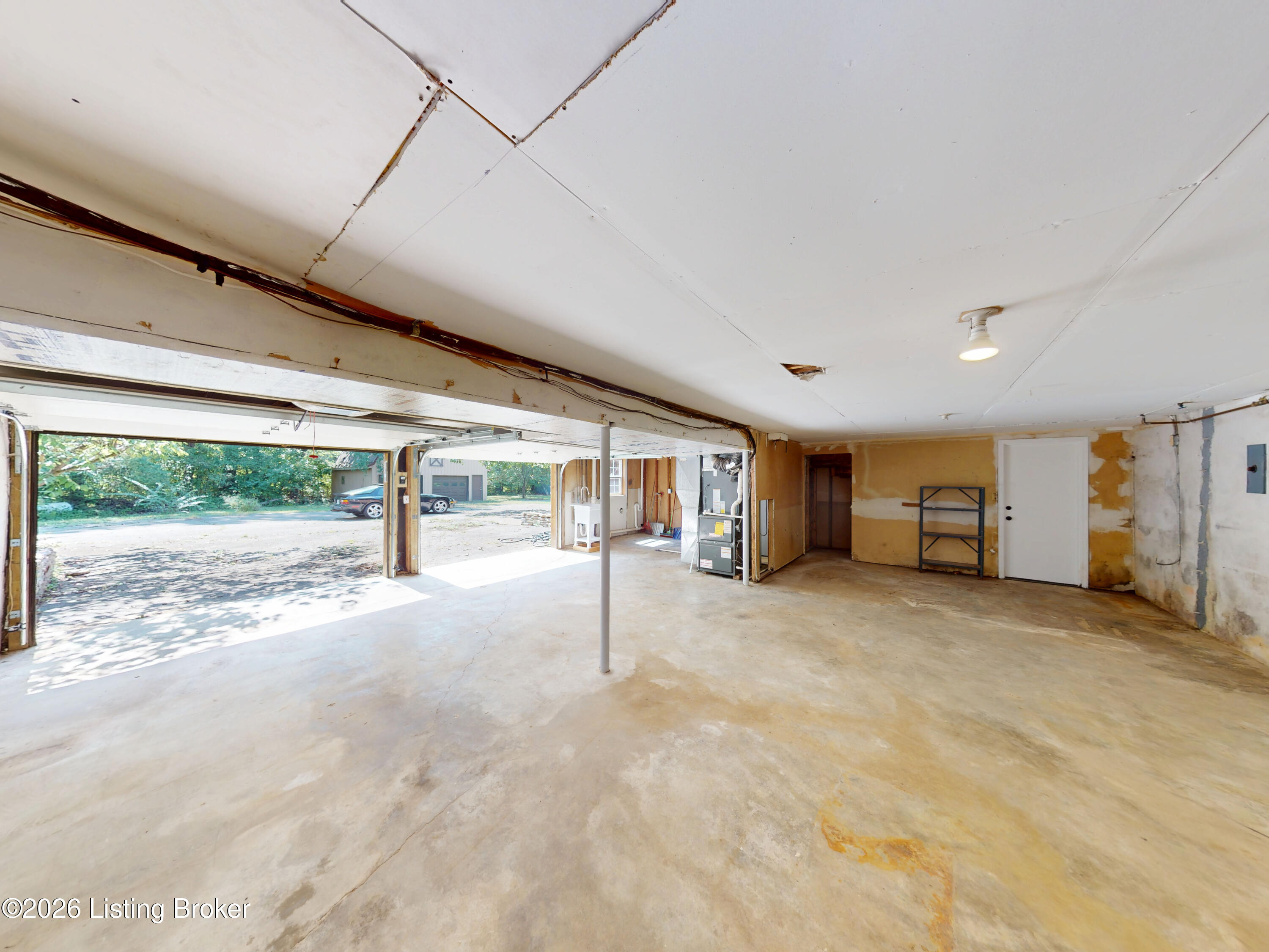 10700 Back Run Road Louisville, KY 40299 - Photo 34 of 55 garage