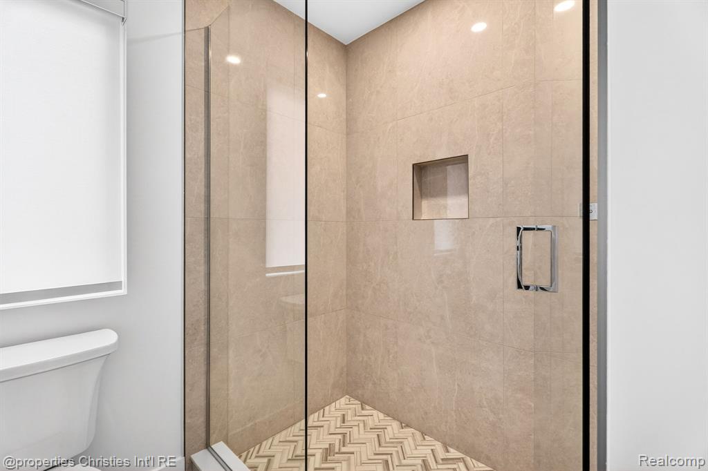 2647 Dorchester Road Birmingham, MI 48009 - Photo 55 of 99