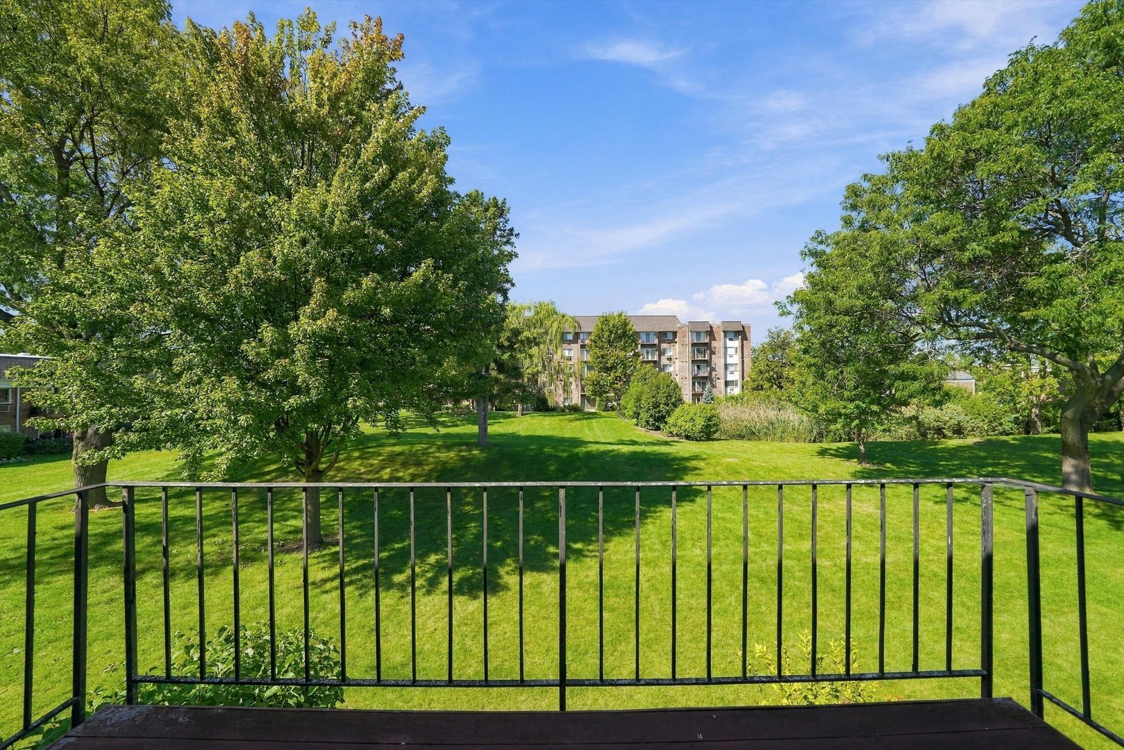 10361 Dearlove Road, Unit 2C Glenview, IL 60025 - Photo 3 of 16 Gallery Image 3