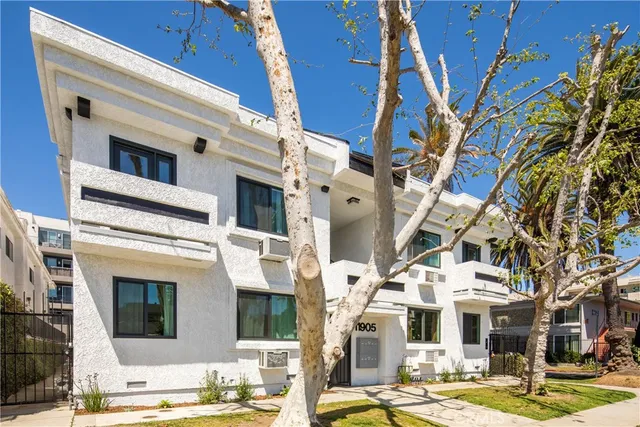 $3,500,000 | 11905 Avon Way, Los Angeles, CA 90066
