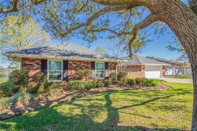 $285,000 | 6 Country Club Drive, Laplace, LA 70068
