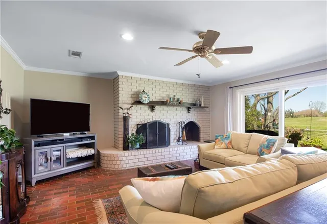 $285,000 | 6 Country Club Drive, Laplace, LA 70068