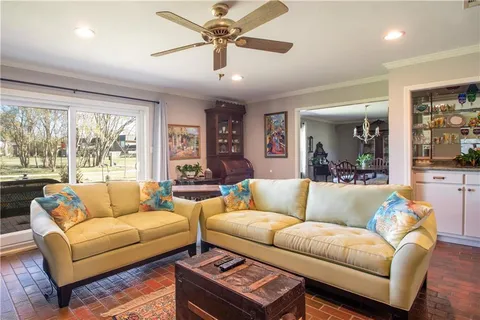 $285,000 | 6 Country Club Drive, Laplace, LA 70068