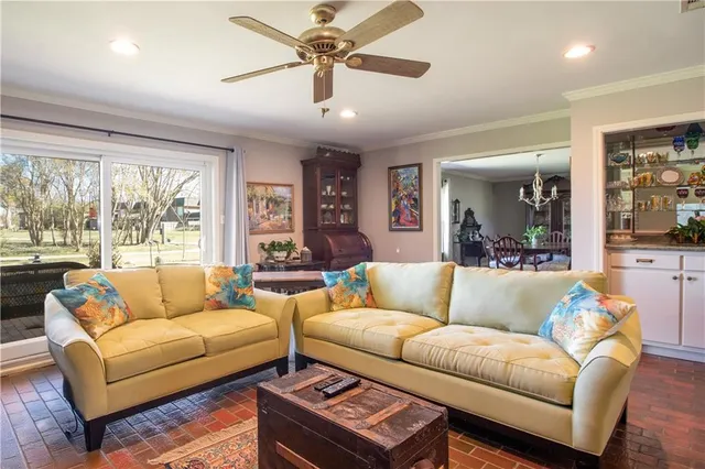 $285,000 | 6 Country Club Drive, Laplace, LA 70068