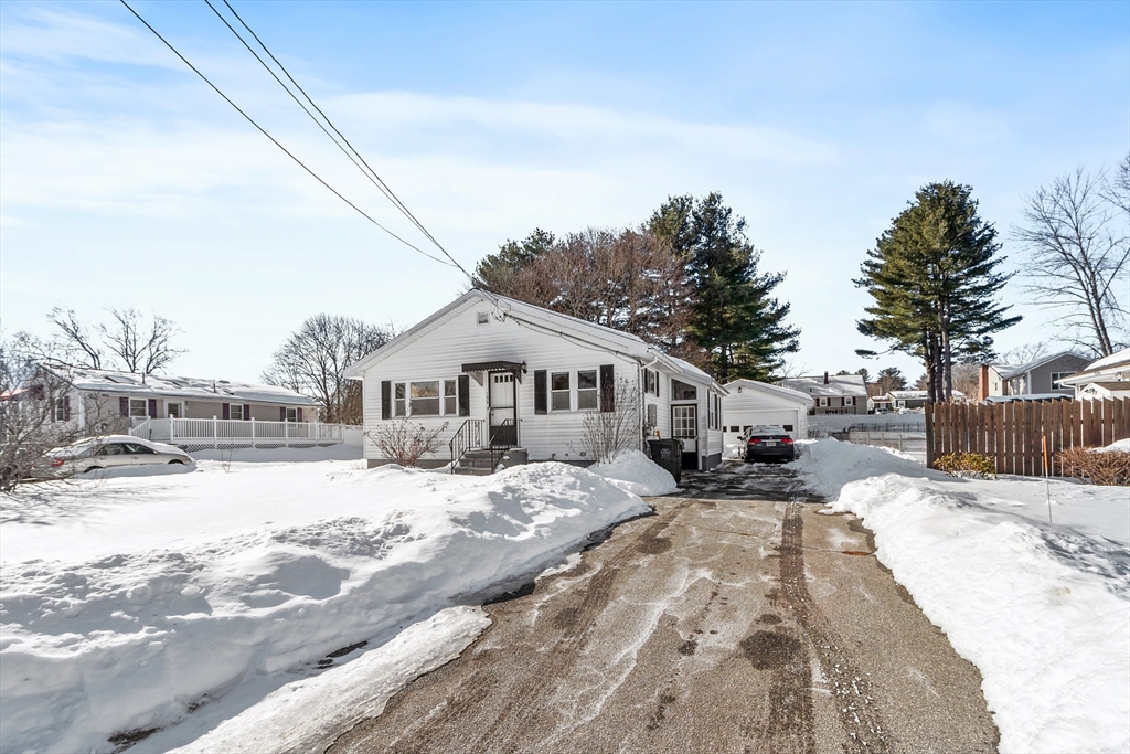 154 New Boston Road Dracut, MA 01826 - Photo 4 of 31