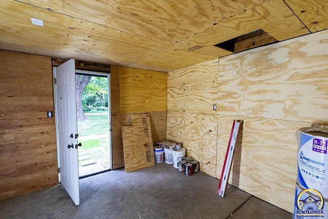 $215,000 | 702 Northeast Winfield Avenue, Topeka, KS 66616