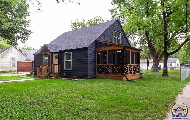 $215,000 | 702 Northeast Winfield Avenue, Topeka, KS 66616