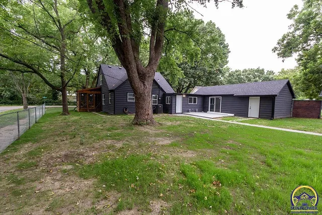$215,000 | 702 Northeast Winfield Avenue, Topeka, KS 66616